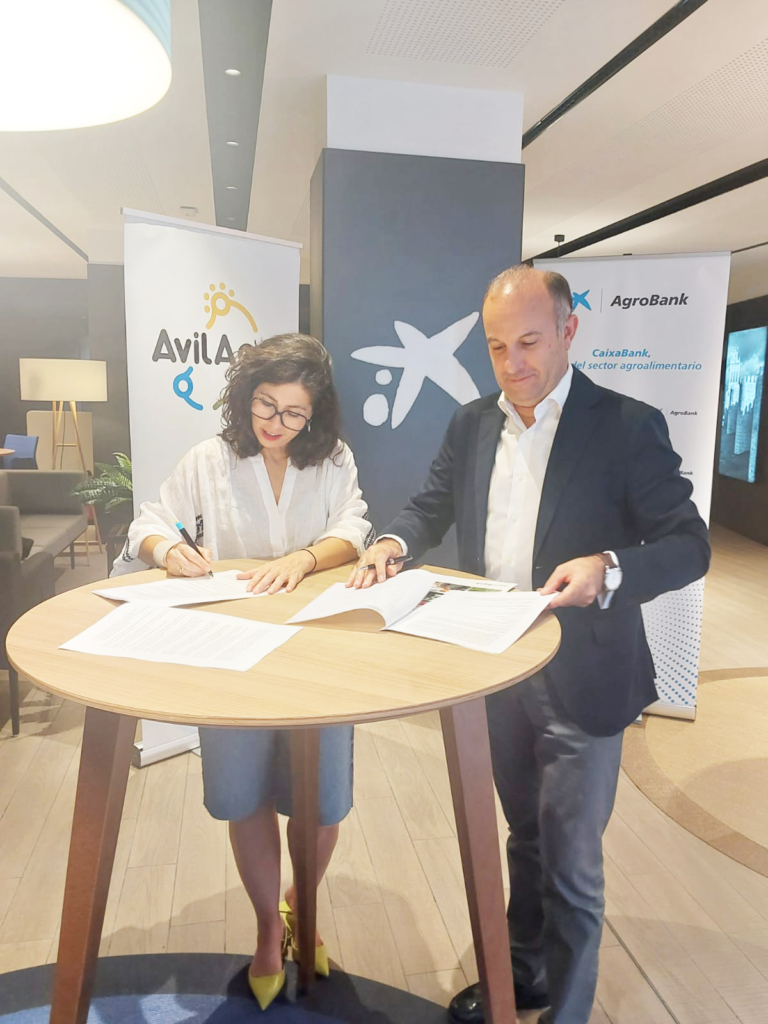 CaixaBank_y_AvilAgro_renuevan_su_colaboración_01